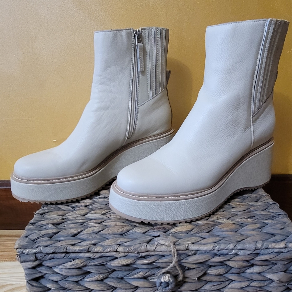 DOLCE VITA HILDE BOOTS IVORY Sz 9.5 Wedge 3in heel